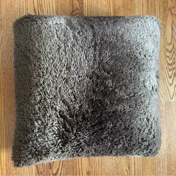 Restoration Hardware 20x20” plush faux fur throw pillowcase & pillow insert. 🤎 - Picture 2 of 4